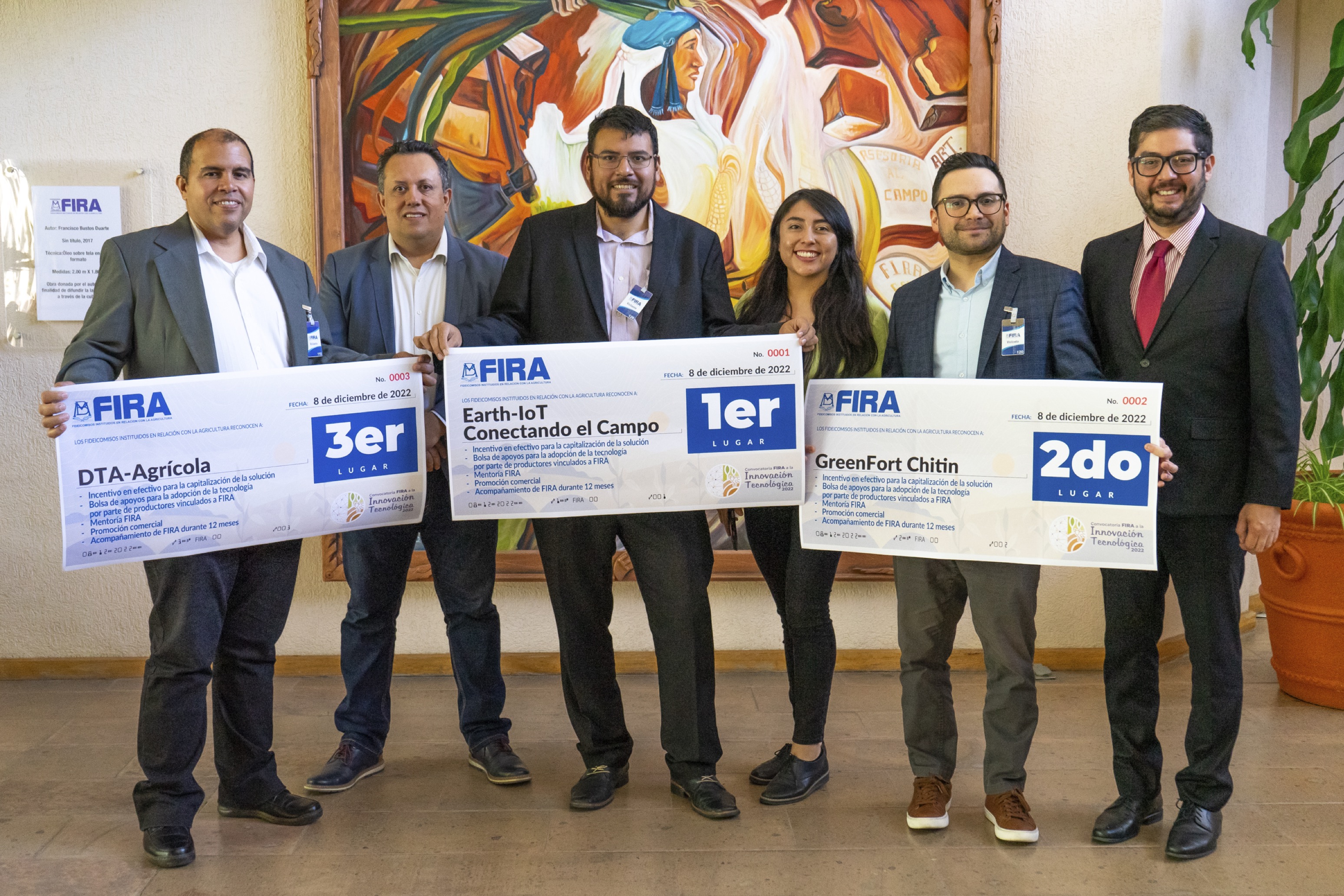 Foto grupal de los ganadores de la convocatoria FIRA a la innovacion 2022